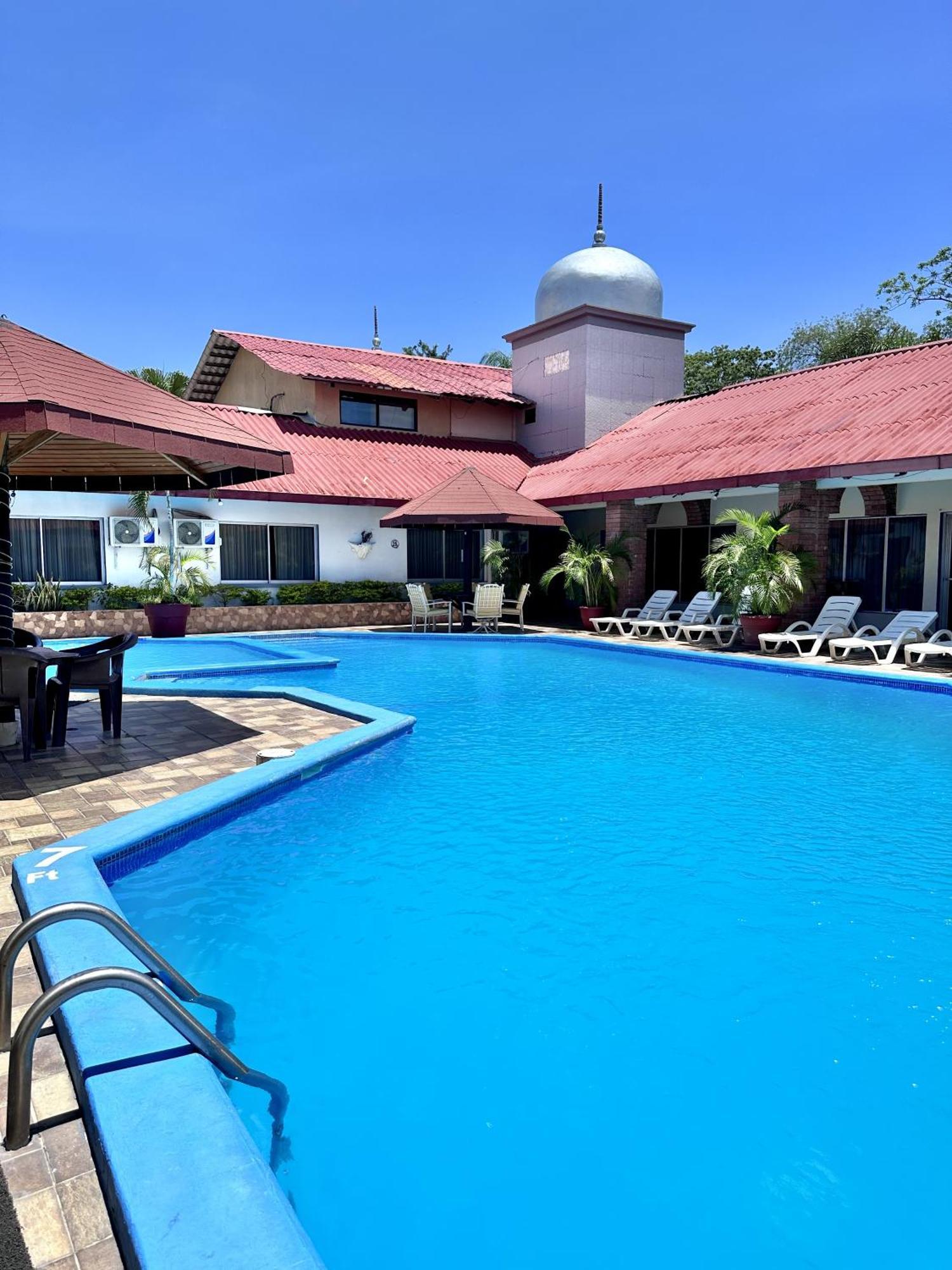 Hotel La Quinta La Ceiba Exterior photo